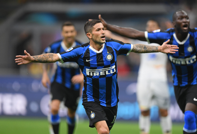 意甲焦点战：国际米兰4-0大胜科莫，路易斯·恩里克闪耀圣西罗（意甲焦点之夜：国米4-0横扫科莫，路易斯·恩里克闪耀圣西罗）