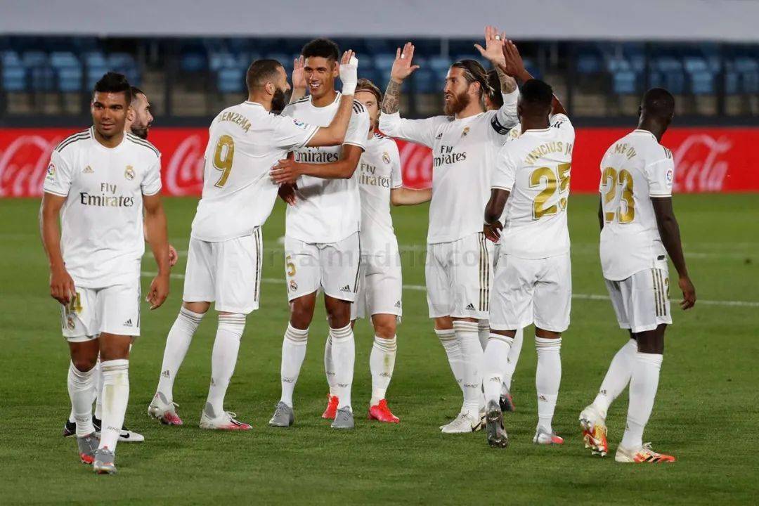 曼城德布劳内助攻斯特林得分