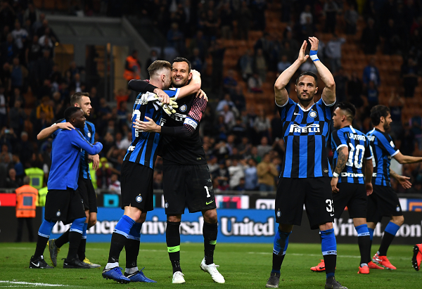 塞萨尔：齐沃为什么要换下博尼和泽林斯基？他俩明明表现最好