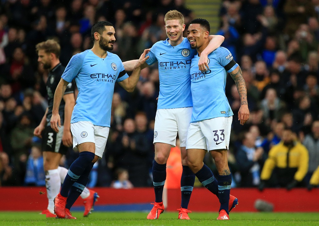 欧冠进球榜更新：梅西连续破门,（欧冠射手榜刷新：梅西连场进球）