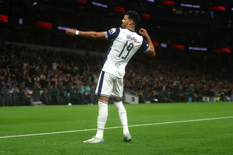 中超赛场争议判罚：VAR判罚引发讨论,