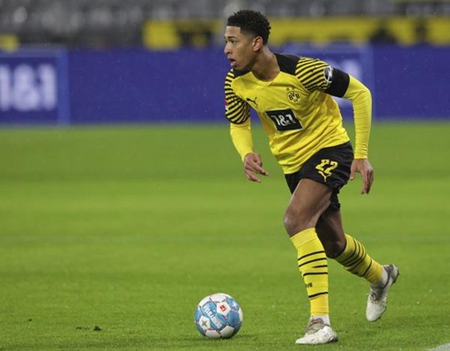 2025／26赛季英超：危矣！曼联下场对阵9连胜的维拉，四员大将缺席（英超25／26赛季：曼联告急！下轮迎九连胜维拉，四大主力缺阵）