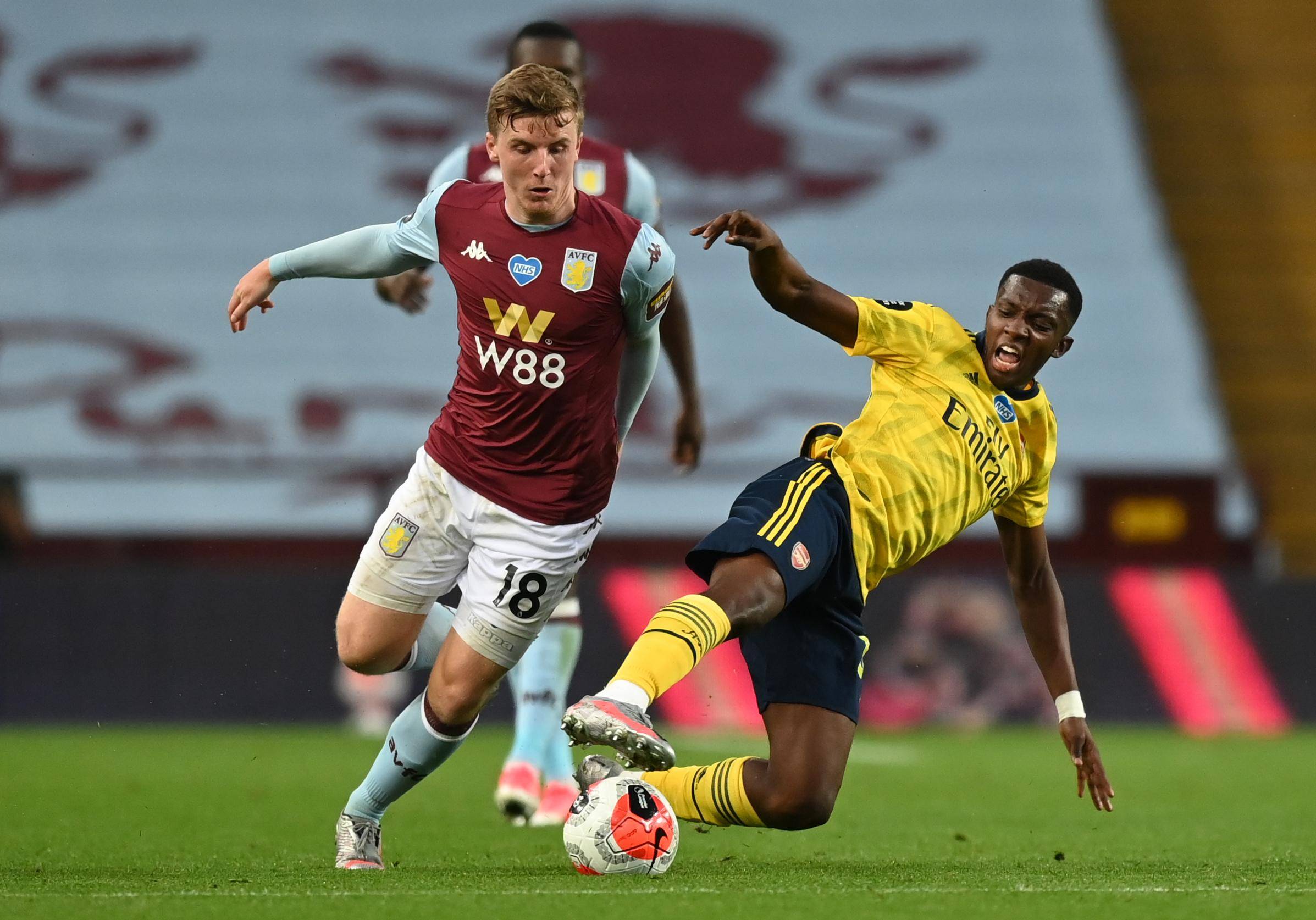 足球中超主帅否认下课传闻：全力以赴（中超主帅辟谣下课风波：将继续全力以赴）