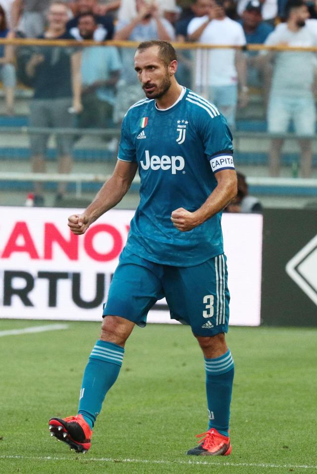 图赫尔考虑世界杯高温让替补球员留更衣室（担忧世界杯高温，图赫尔让替补留在更衣室）