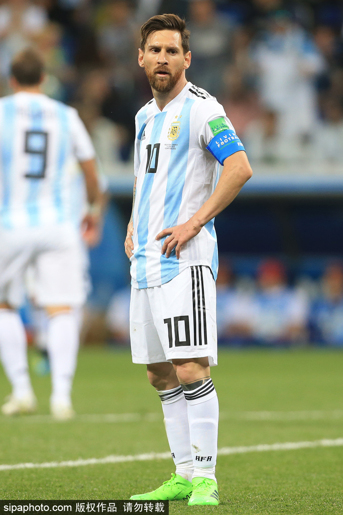 喀麦隆非洲杯大名单：姆伯莫领衔，巴索戈在列，奥纳纳无缘