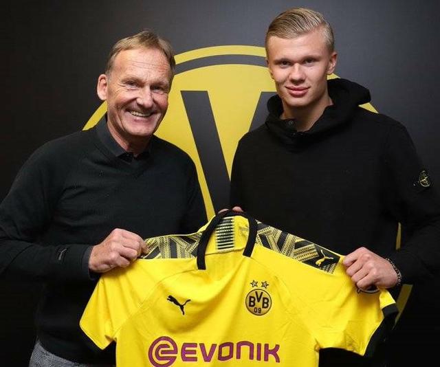 皇马本赛季西甲比赛已出现12张红牌，比其他球队至少多4张（皇马本季西甲已吃到12张红牌，较其他队至少多4张）