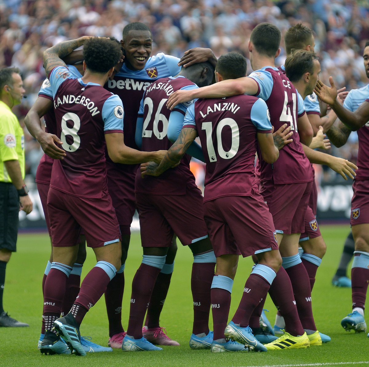 乌姆蒂蒂：德尚是顶级教练标杆；博格巴心理强大能重返巅峰